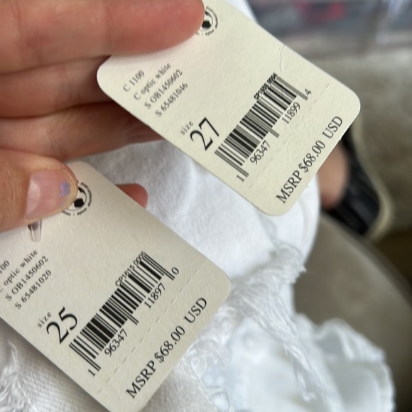 💥1 hour sale. Free People, Mid-rise distressed shorts, optic white - Picture 2 of 9